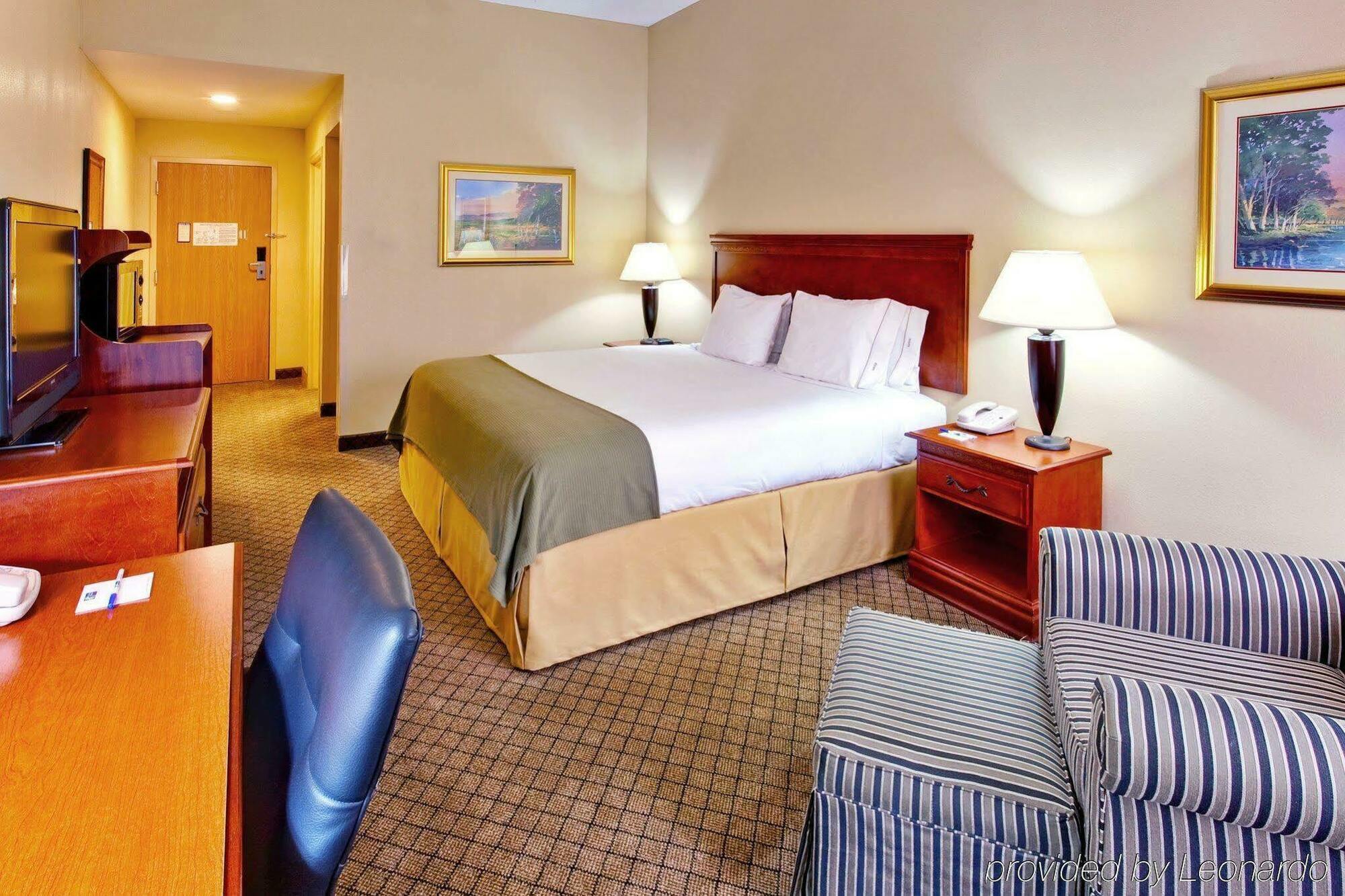 Holiday Inn Express & Suites Greenwood Quarto foto